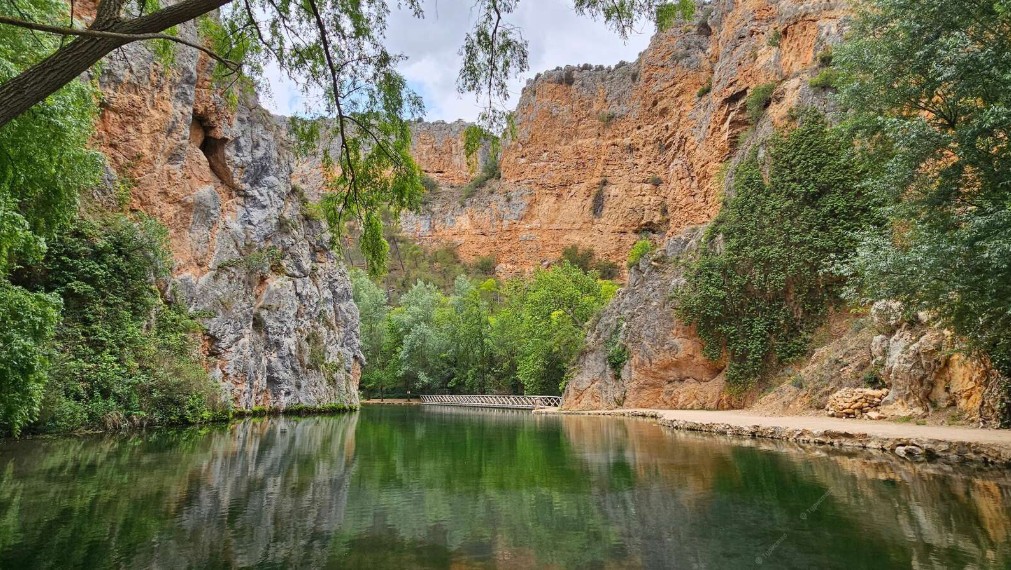 Путешествие в сказочный мир природы и водопадов — Monasterio de Piedra